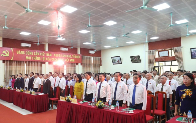 Quyết tâm xây dựng xã đảo Minh Châu “xanh - văn minh - hạnh phúc”- Ảnh 2. Quyết tâm xây dựng xã đảo Minh Châu “xanh - văn minh - hạnh phúc”- Ảnh 2.