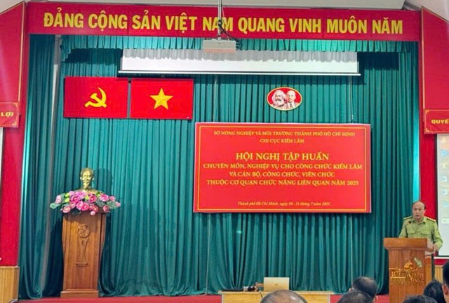 Ông Lâm Tùng Quế - Chi Cục trưởng Chi cục Kiểm lâm Thành phố phát biểu tại Hội nghị