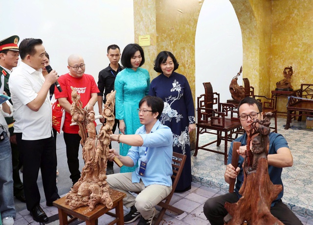 Lãnh đạo thành phố tham quan 2 không gian trưng bày Hà Nội tại Trung tâm Triển lãm quốc gia Việt Nam- Ảnh 4. Lãnh đạo thành phố tham quan 2 không gian trưng bày Hà Nội tại Trung tâm Triển lãm quốc gia Việt Nam- Ảnh 4.