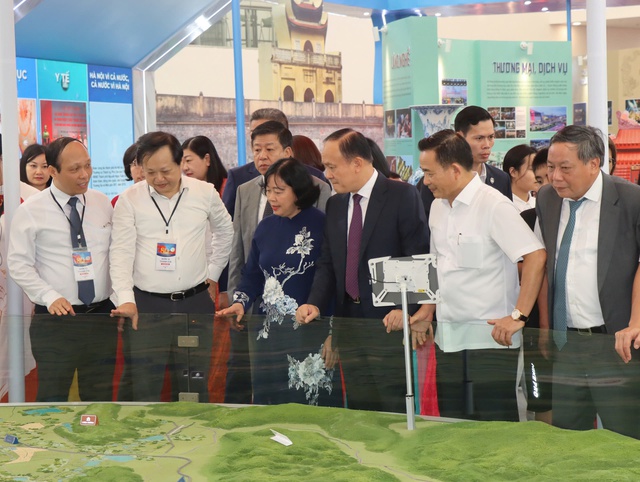Lãnh đạo thành phố tham quan 2 không gian trưng bày Hà Nội tại Trung tâm Triển lãm quốc gia Việt Nam- Ảnh 1. Lãnh đạo thành phố tham quan 2 không gian trưng bày Hà Nội tại Trung tâm Triển lãm quốc gia Việt Nam- Ảnh 1.
