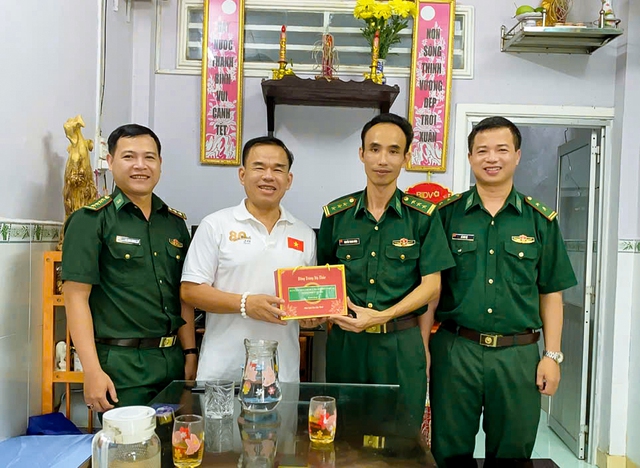 BĐBP TP Cần Thơ thăm, tặng quà nguyên lãnh đạo BĐBP các thời kỳ- Ảnh 3. BĐBP TP Cần Thơ thăm, tặng quà nguyên lãnh đạo BĐBP các thời kỳ- Ảnh 3.