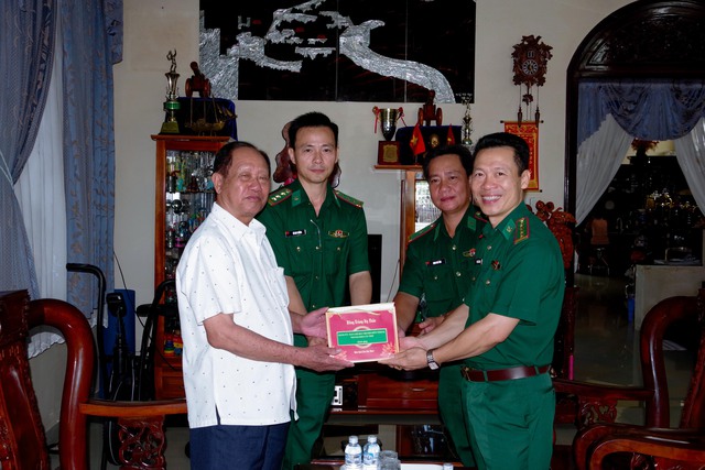 BĐBP TP Cần Thơ thăm, tặng quà nguyên lãnh đạo BĐBP các thời kỳ- Ảnh 4. BĐBP TP Cần Thơ thăm, tặng quà nguyên lãnh đạo BĐBP các thời kỳ- Ảnh 4.