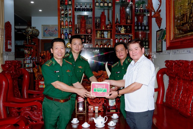 BĐBP TP Cần Thơ thăm, tặng quà nguyên lãnh đạo BĐBP các thời kỳ- Ảnh 5. BĐBP TP Cần Thơ thăm, tặng quà nguyên lãnh đạo BĐBP các thời kỳ- Ảnh 5.