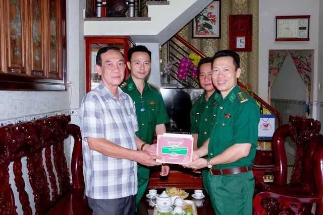 BĐBP TP Cần Thơ thăm, tặng quà nguyên lãnh đạo BĐBP các thời kỳ- Ảnh 6. BĐBP TP Cần Thơ thăm, tặng quà nguyên lãnh đạo BĐBP các thời kỳ- Ảnh 6.