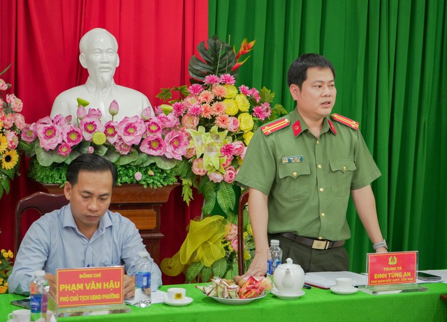 Lãnh đạo Công an TP Cần Thơ làm việc với Công an phường Thới Long và Công an xã Thạnh Quới- Ảnh 1.
