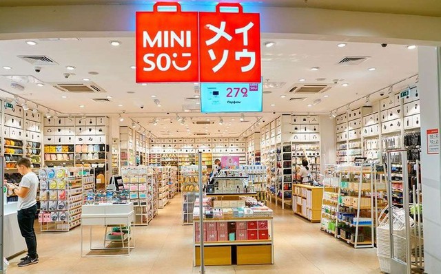 Đi đâu cũng thấy MINISO: Người đứng đằng sau "đế chế tạp hoá" này vốn là một công nhân nhà máy- Ảnh 3. Đi đâu cũng thấy MINISO: Người đứng đằng sau "đế chế tạp hoá" này vốn là một công nhân nhà máy- Ảnh 3.