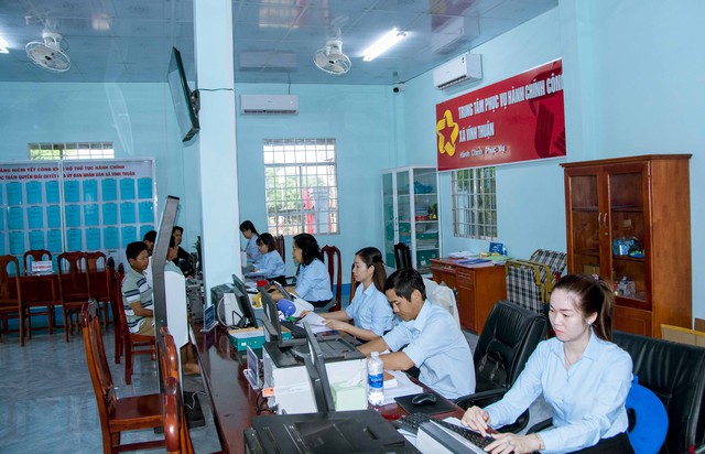 Vĩnh Thuận: Nâng cao hiệu quả giải quyết thủ tục hành chính, hướng đến sự hài lòng của người dân- Ảnh 1.