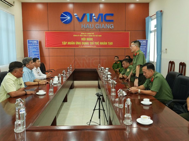 Công an TP Cần Thơ làm việc với Công an khu công nghiệp Sông Hậu- Ảnh 3.