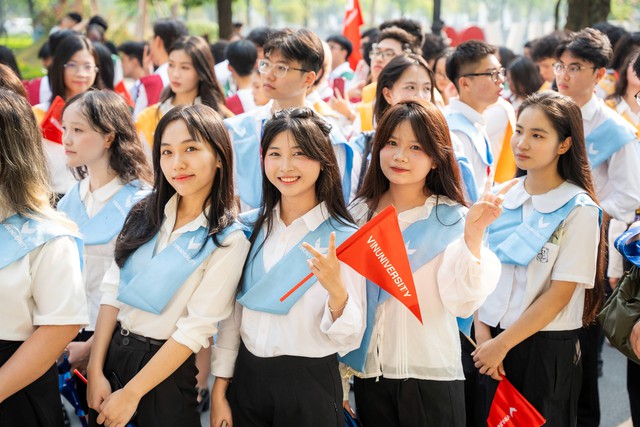 ĐH của tỷ phú Phạm Nhật Vượng vừa có hiệu trưởng mới, là GS tinh hoa tạo nên “kỳ tích” ở Singapore- Ảnh 1.