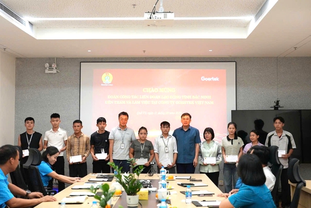 Bắc Ninh: Liên đoàn Lao động tỉnh thăm và làm việc tại Công ty Goertek Việt Nam- Ảnh 1. Bắc Ninh: Liên đoàn Lao động tỉnh thăm và làm việc tại Công ty Goertek Việt Nam- Ảnh 1.