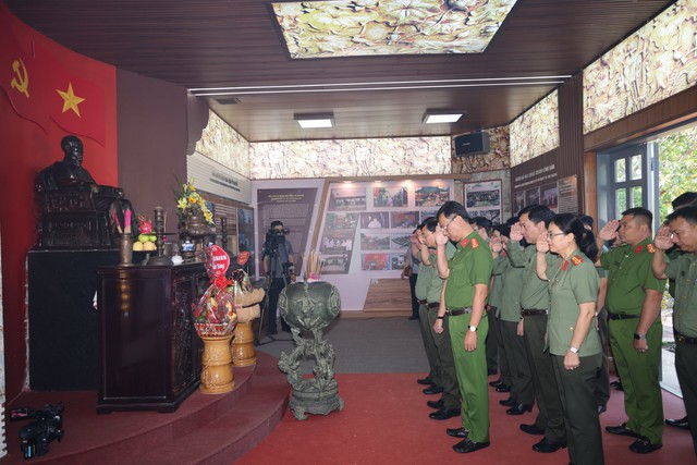 Công an TP Cần Thơ và Công an TP Huế tăng cường phối hợp, trao đổi kinh nghiệm công tác- Ảnh 1.