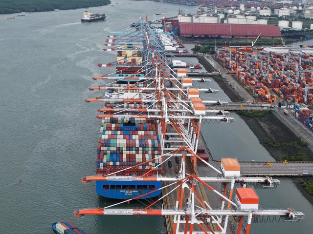TP HCM: Đề xuất phát triển mạng lưới giao thông thủy theo mô hình “một trung tâm, hai cực”- Ảnh 1. TP HCM: Đề xuất phát triển mạng lưới giao thông thủy theo mô hình “một trung tâm, hai cực”- Ảnh 1.