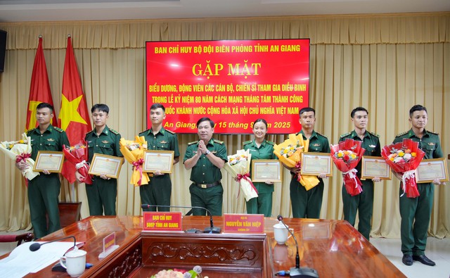 Ban Chỉ huy BĐBP tỉnh An Giang: Gặp mặt tuyên dương, khen thưởng lực lượng tham gia diễu binh, diễu hành- Ảnh 1. Ban Chỉ huy BĐBP tỉnh An Giang: Gặp mặt tuyên dương, khen thưởng lực lượng tham gia diễu binh, diễu hành- Ảnh 1.