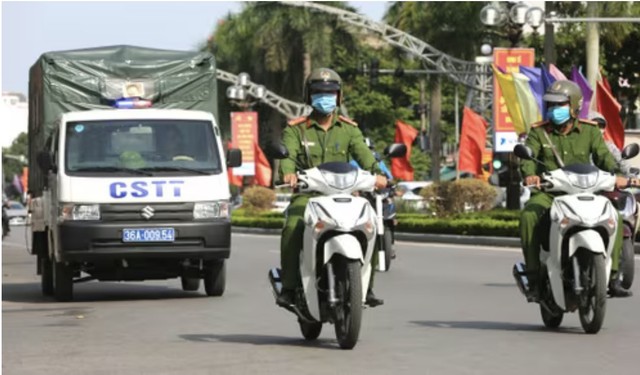 Siêu phường ở Thanh Hóa quyết liệt dọn dẹp lòng đường, hè phố- Ảnh 1.