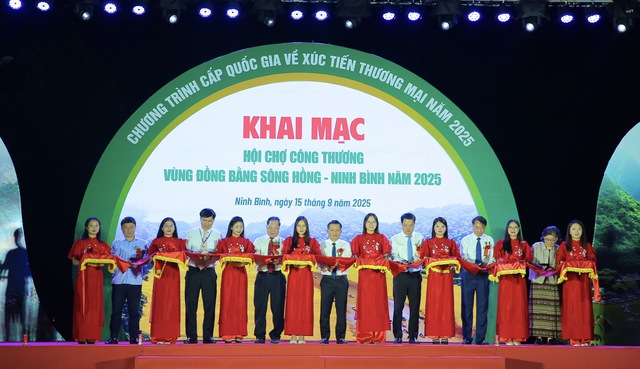 Khai mạc Hội chợ Công thương vùng Đồng bằng sông Hồng - Ninh Bình 2025- Ảnh 1. Khai mạc Hội chợ Công thương vùng Đồng bằng sông Hồng - Ninh Bình 2025- Ảnh 1.