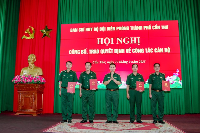 BĐBP TP Cần Thơ trao quyết định về công tác cán bộ- Ảnh 5.