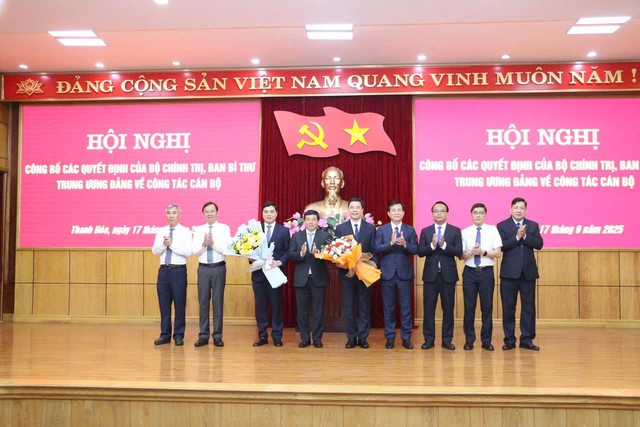 Công bố quyết định của Bộ Chính trị, Ban Bí thư về nhân sự Phó Bí thư Tỉnh ủy Thanh Hóa- Ảnh 4.