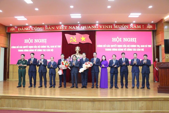 Công bố quyết định của Bộ Chính trị, Ban Bí thư về nhân sự Phó Bí thư Tỉnh ủy Thanh Hóa- Ảnh 5.