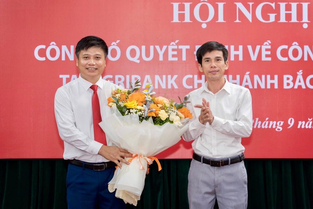Công bố quyết định nhân sự tại Agribank Bắc Thanh Hóa- Ảnh 3.