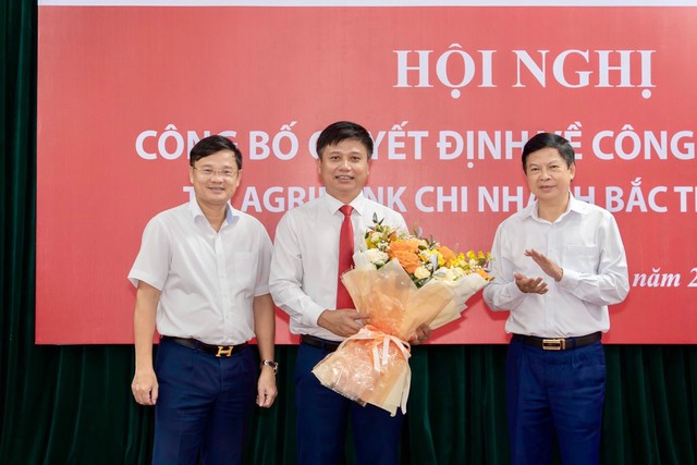 Công bố quyết định nhân sự tại Agribank Bắc Thanh Hóa- Ảnh 5.