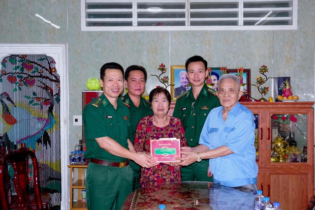 BĐBP TP Cần Thơ tổ chức nhiều hoạt động ý nghĩa nhân dịp Quốc khánh 2/9- Ảnh 1. BĐBP TP Cần Thơ tổ chức nhiều hoạt động ý nghĩa nhân dịp Quốc khánh 2/9- Ảnh 1.