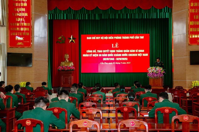 BĐBP TP Cần Thơ: Trao quân hàm sĩ quan cấp Thượng tá dịp kỷ niệm 80 năm quốc khánh 2/9- Ảnh 2. BĐBP TP Cần Thơ: Trao quân hàm sĩ quan cấp Thượng tá dịp kỷ niệm 80 năm quốc khánh 2/9- Ảnh 2.