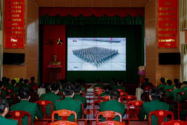 BĐBP TP Cần Thơ tổ chức cho cán bộ, chiến sĩ theo dõi Lễ kỷ niệm 80 năm Cách mạng Tháng Tám và Quốc khánh 2/9- Ảnh 1. BĐBP TP Cần Thơ tổ chức cho cán bộ, chiến sĩ theo dõi Lễ kỷ niệm 80 năm Cách mạng Tháng Tám và Quốc khánh 2/9- Ảnh 1.