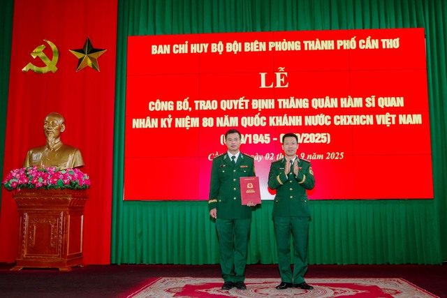 BĐBP TP Cần Thơ: Trao quân hàm sĩ quan cấp Thượng tá dịp kỷ niệm 80 năm quốc khánh 2/9- Ảnh 1. BĐBP TP Cần Thơ: Trao quân hàm sĩ quan cấp Thượng tá dịp kỷ niệm 80 năm quốc khánh 2/9- Ảnh 1.
