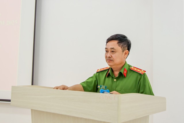 Công an TP Cần Thơ triển khai kế hoạch phối hợp thực tập phương án chữa cháy và cứu nạn, cứu hộ năm 2025- Ảnh 2. Công an TP Cần Thơ triển khai kế hoạch phối hợp thực tập phương án chữa cháy và cứu nạn, cứu hộ năm 2025- Ảnh 2.