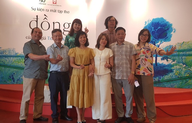 Ra mắt tập thơ "Đồng - tuyển tập Xứ 2" của tác giả Trần Lê Khánh- Ảnh 3. Ra mắt tập thơ "Đồng - tuyển tập Xứ 2" của tác giả Trần Lê Khánh- Ảnh 3.