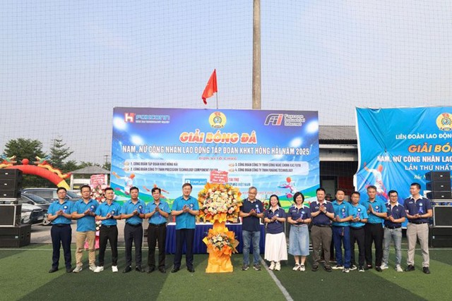 Hơn 600 cầu thủ tranh tài tại Giải bóng đá nam, nữ công nhân lao động Tập đoàn KHKT Hồng Hải- Ảnh 1. Hơn 600 cầu thủ tranh tài tại Giải bóng đá nam, nữ công nhân lao động Tập đoàn KHKT Hồng Hải- Ảnh 1.