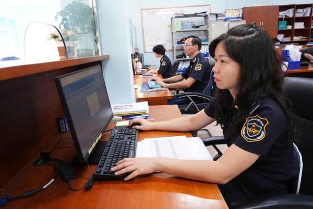 Hải quan tiếp nhận, xử lý 13.500-14.000 cuộc gọi và email yêu cầu hỗ trợ mỗi tháng- Ảnh 1. Hải quan tiếp nhận, xử lý 13.500-14.000 cuộc gọi và email yêu cầu hỗ trợ mỗi tháng- Ảnh 1.