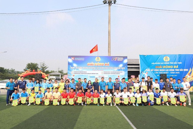 Hơn 600 cầu thủ tranh tài tại Giải bóng đá nam, nữ công nhân lao động Tập đoàn KHKT Hồng Hải- Ảnh 3. Hơn 600 cầu thủ tranh tài tại Giải bóng đá nam, nữ công nhân lao động Tập đoàn KHKT Hồng Hải- Ảnh 3.