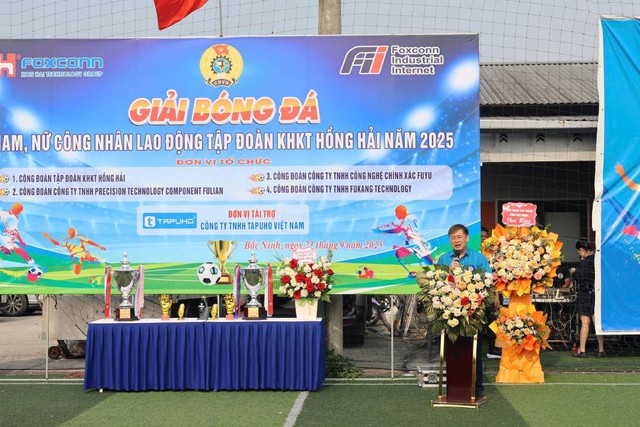 Hơn 600 cầu thủ tranh tài tại Giải bóng đá nam, nữ công nhân lao động Tập đoàn KHKT Hồng Hải- Ảnh 2. Hơn 600 cầu thủ tranh tài tại Giải bóng đá nam, nữ công nhân lao động Tập đoàn KHKT Hồng Hải- Ảnh 2.