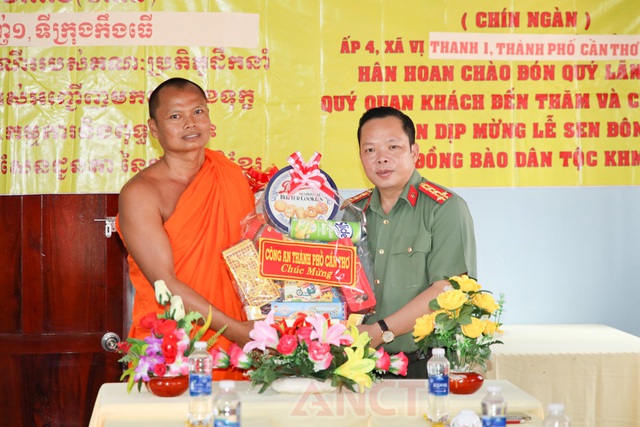 Lãnh đạo Công an TP Cần Thơ chúc mừng Lễ Sene Dolta năm 2025 của đồng bào Khmer- Ảnh 13. Lãnh đạo Công an TP Cần Thơ chúc mừng Lễ Sene Dolta năm 2025 của đồng bào Khmer- Ảnh 13.