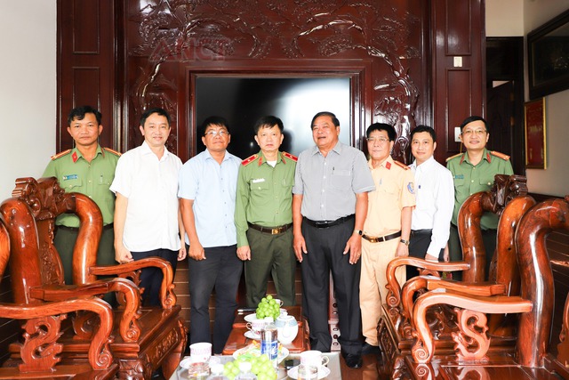 Lãnh đạo Công an TP Cần Thơ chúc mừng Lễ Sene Dolta năm 2025 của đồng bào Khmer- Ảnh 2. Lãnh đạo Công an TP Cần Thơ chúc mừng Lễ Sene Dolta năm 2025 của đồng bào Khmer- Ảnh 2.