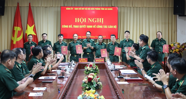 BĐBP tỉnh An Giang: Trao quyết định về công tác cán bộ- Ảnh 4.