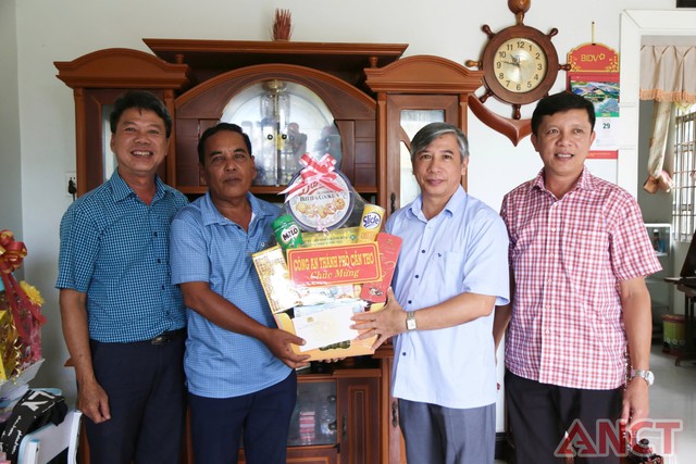 Lãnh đạo Công an TP Cần Thơ chúc mừng Lễ Sene Dolta năm 2025 của đồng bào Khmer- Ảnh 8. Lãnh đạo Công an TP Cần Thơ chúc mừng Lễ Sene Dolta năm 2025 của đồng bào Khmer- Ảnh 8.