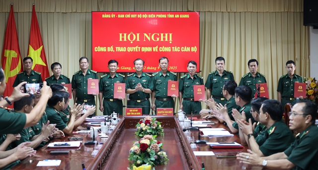 BĐBP tỉnh An Giang: Trao quyết định về công tác cán bộ- Ảnh 5.