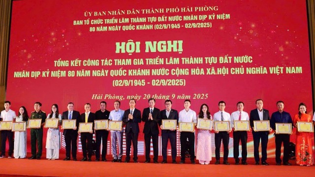 Hải Phòng: Vinh danh các tập thể, cá nhân xuất sắc trong việc tổ chức Triển lãm A80- Ảnh 2.
