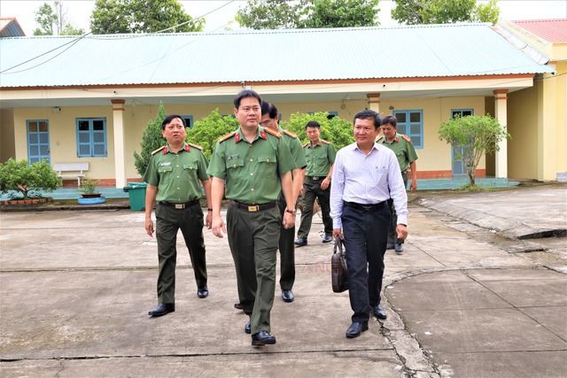 Phó Giám đốc Công an TP Cần Thơ làm việc với Công an xã Tân Hòa- Ảnh 1.