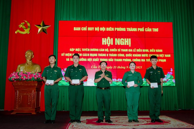 BĐBP TP Cần Thơ gặp mặt, biểu dương cán bộ chiến sĩ tham gia A80- Ảnh 2.