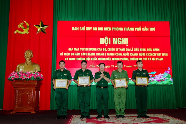 BĐBP TP Cần Thơ gặp mặt, biểu dương cán bộ chiến sĩ tham gia A80- Ảnh 3.