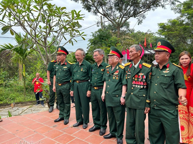 Kỷ niệm 52 năm Ngày Trung đoàn Pháo binh 28 được phong tặng danh hiệu Anh hùng LLVTND- Ảnh 1.