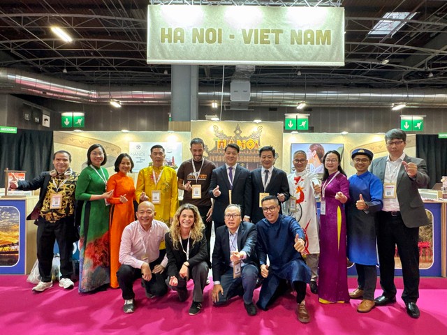 Hà Nội ghi dấu ấn đậm nét với bạn bè quốc tế tại Hội chợ Du lịch quốc tế IFTM Top Resa 2025- Ảnh 1.