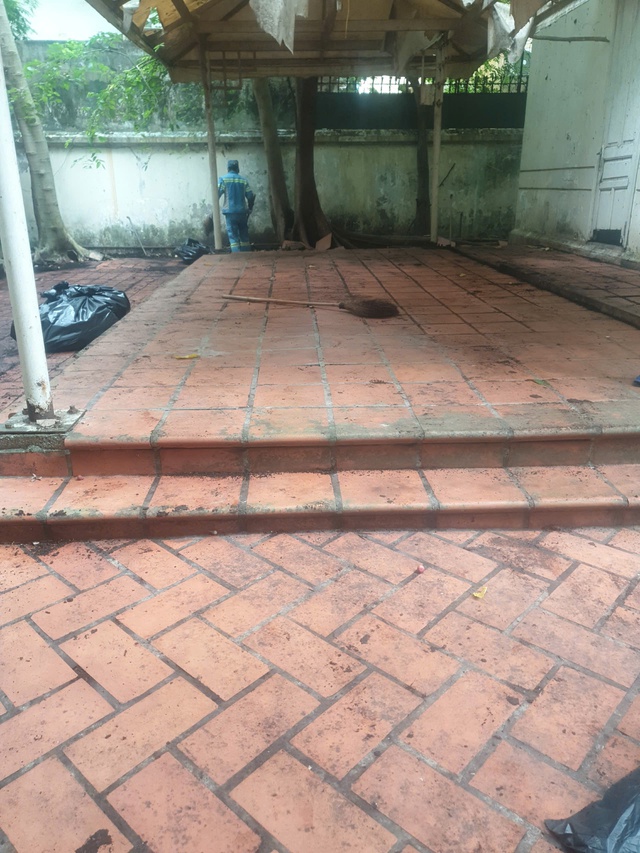 Phường Cửa Nam: Huy động lực lượng dọn sạch rác biệt thự số 12 Nguyễn Chế Nghĩa- Ảnh 5.