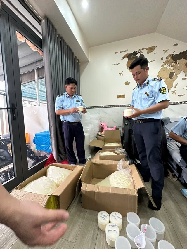 Lộ kho 140kg “kem trộn” không nguồn gốc chuẩn bị tuồn ra thị trường, chị em làm đẹp coi chừng rước họa vào thân- Ảnh 1.