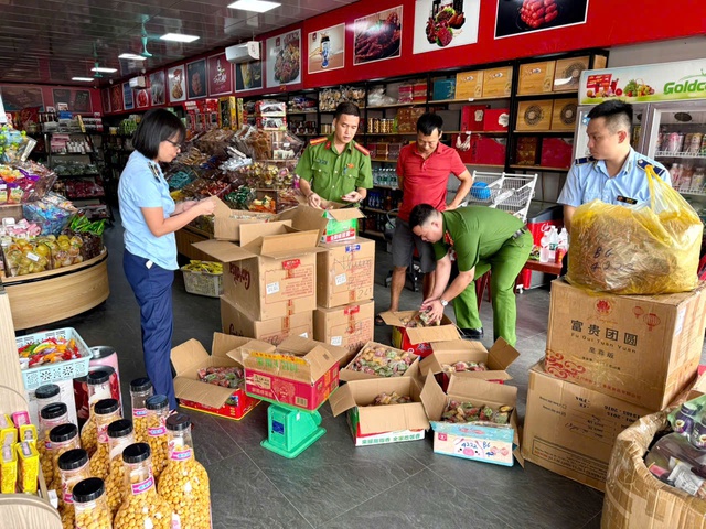 Phát hiện Nguyễn Thị Huệ bán 1.350 chiếc bánh Trung thu nhập lậu, người dân coi chừng rước bệnh vì ham rẻ- Ảnh 1.