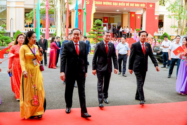 Chủ tịch Quốc hội Trần Thanh Mẫn tham quan triển lãm thành tựu TP Cần Thơ, nhiệm kỳ 2020-2025- Ảnh 1.