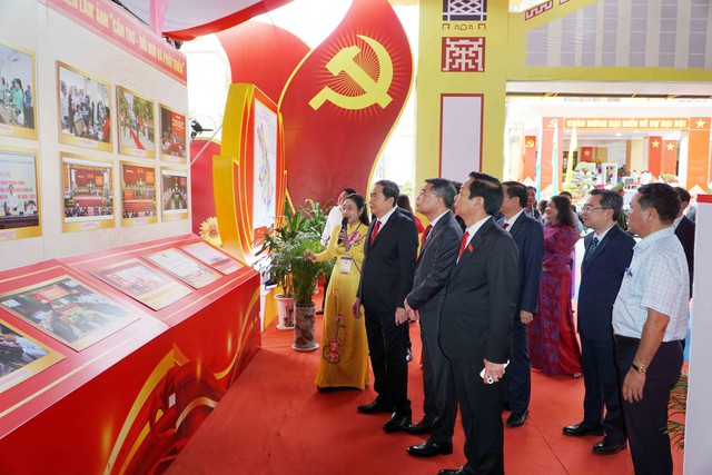 Chủ tịch Quốc hội Trần Thanh Mẫn tham quan triển lãm thành tựu TP Cần Thơ, nhiệm kỳ 2020-2025- Ảnh 2.